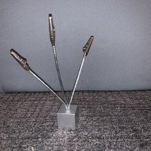 3 Clip Picture Holder